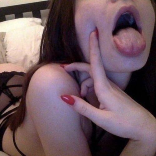 она не знает (babyslike x ang3lcry)