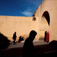 "انا المزن وبجوفي بطل بالضما مذبوح"