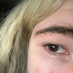 со слезами на глазах