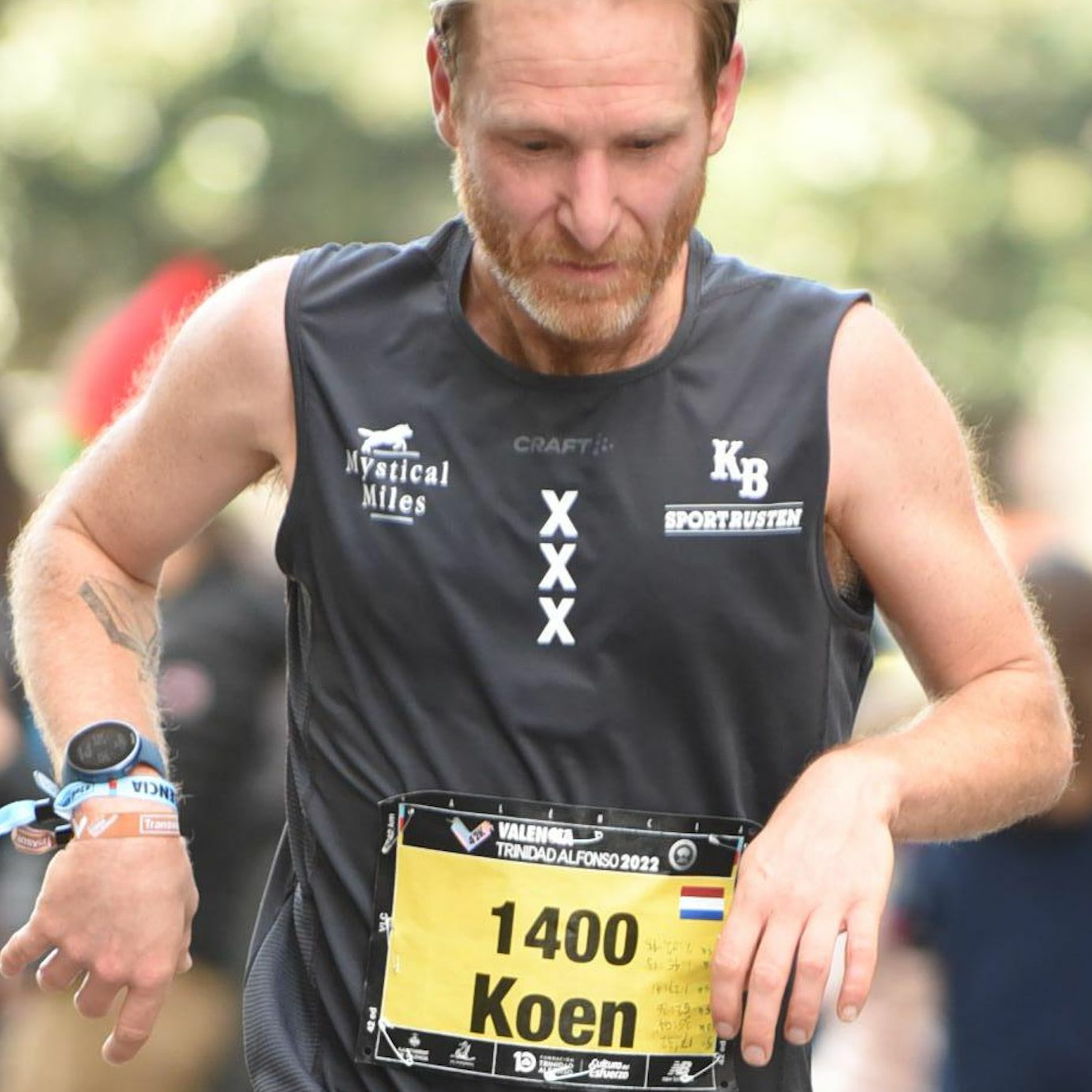 Klaas en Koen lopen weg