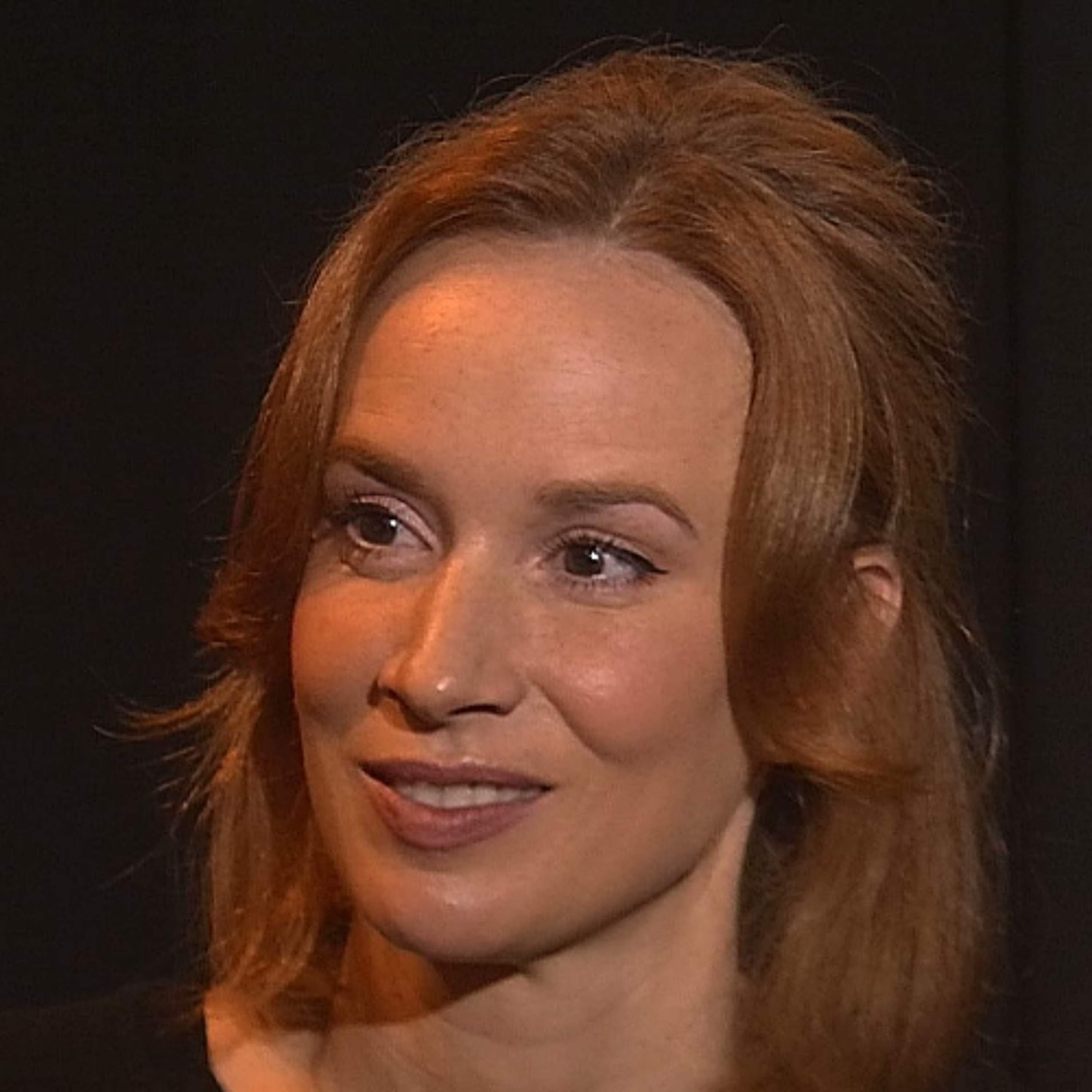 .pod lampou s Táňou Pauhofovou: Svet vedú zranení ľudia. Bojím sa vojny, ale chránim si svoj svet