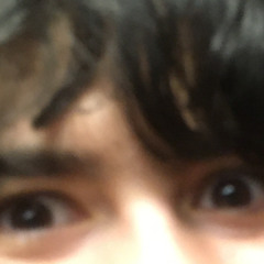 Epaisse frange foncée