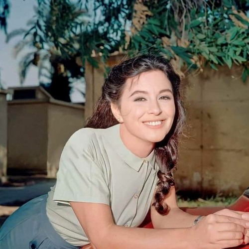 يا ضحكتِك عشرية ومصحباني