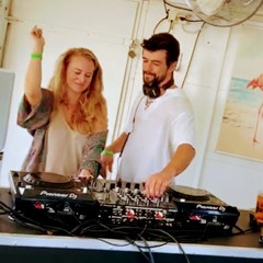 Bones In The Road (B2B Doro Freitag)