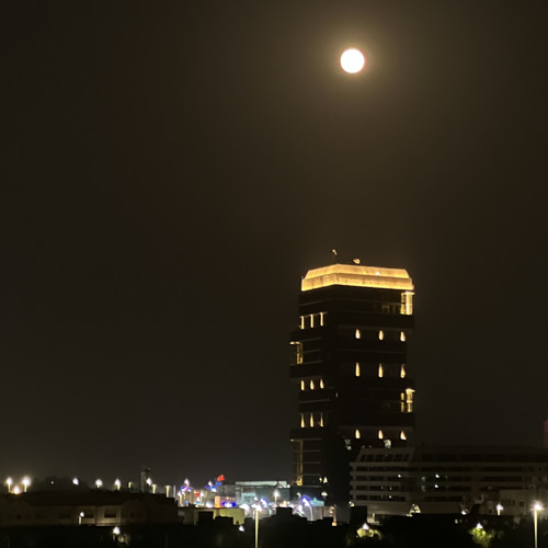 ‎أنا وإنتي وثالثنا الثُريّا