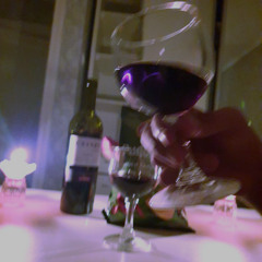 бокал наполненный вином (open)