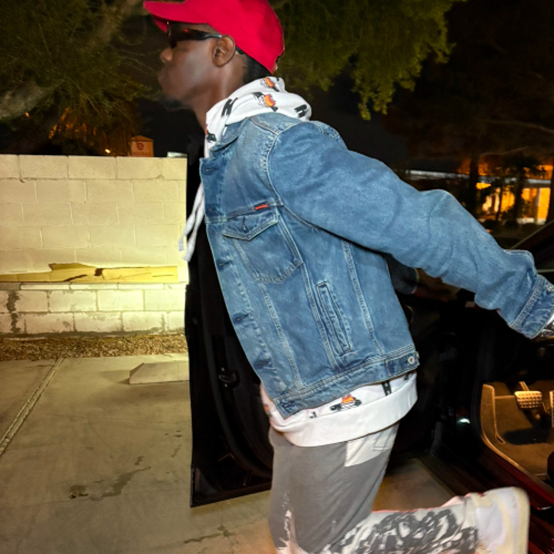 always with the bitch by Daj': A Lowercase Loosie at 2,520 Plays
