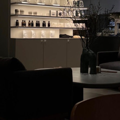 ودي أنزع من أصابعها الخواتم قبل لا أسلم عليها