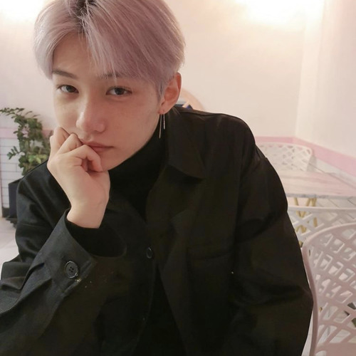 Lee Felix singing Everglow - Coldplay