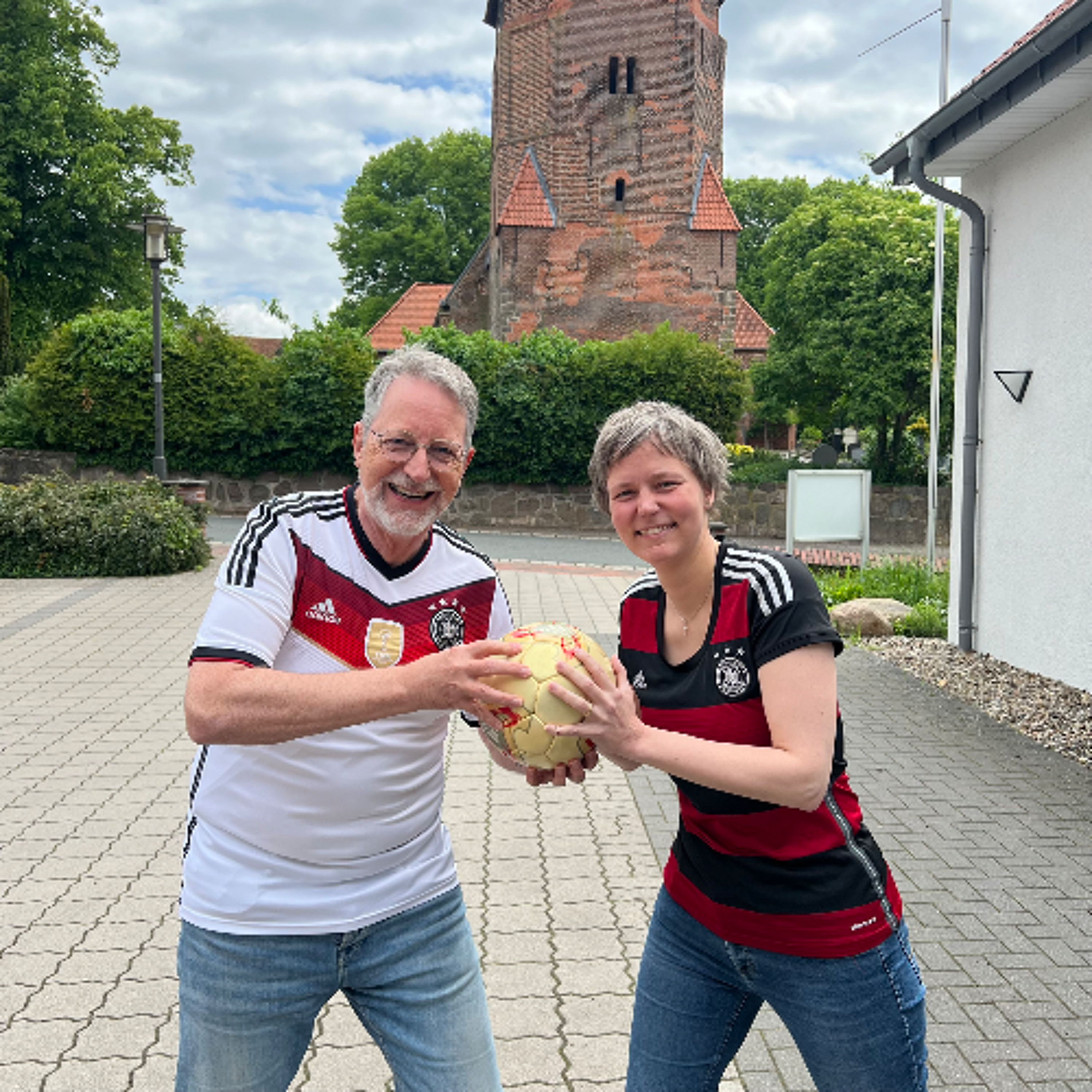 Folge 79 - Fußball und Religion, Halbzeit Eins episode artwork