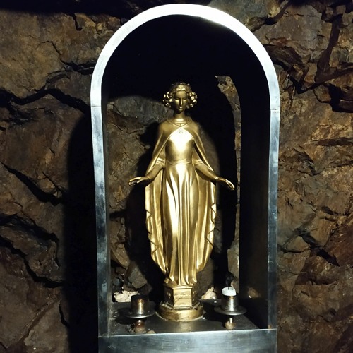 Kirschzweige und eine Kirche des Monats. Morgen ist Barbaratag