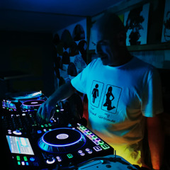 von der seite durch das loch von oben MIX_2025-07-20