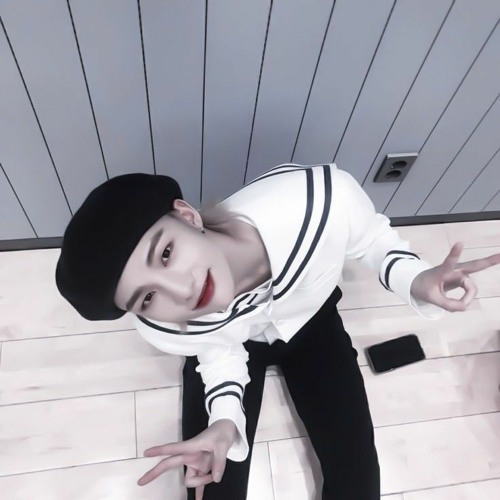 "stray kids- God's Menu (sped up)"