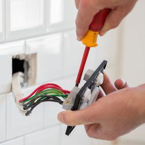 Why Should You Hire An Electrician To Install Ceiling Fan By Links Air Electrical