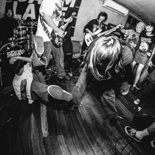 Umiiyak Ako sa Moshpit ng Walktrip