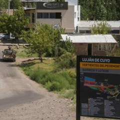 Vertientes Del Pedemonte, Luján de Cuyo. Conflicto con Aguas Mendocinas