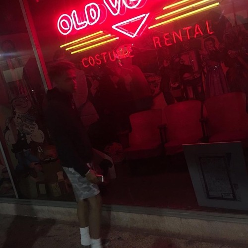 Summrs - Aint On Shit ! (prod. DZY & StoopidXool)