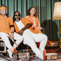 TANQUORAY "Music is god"