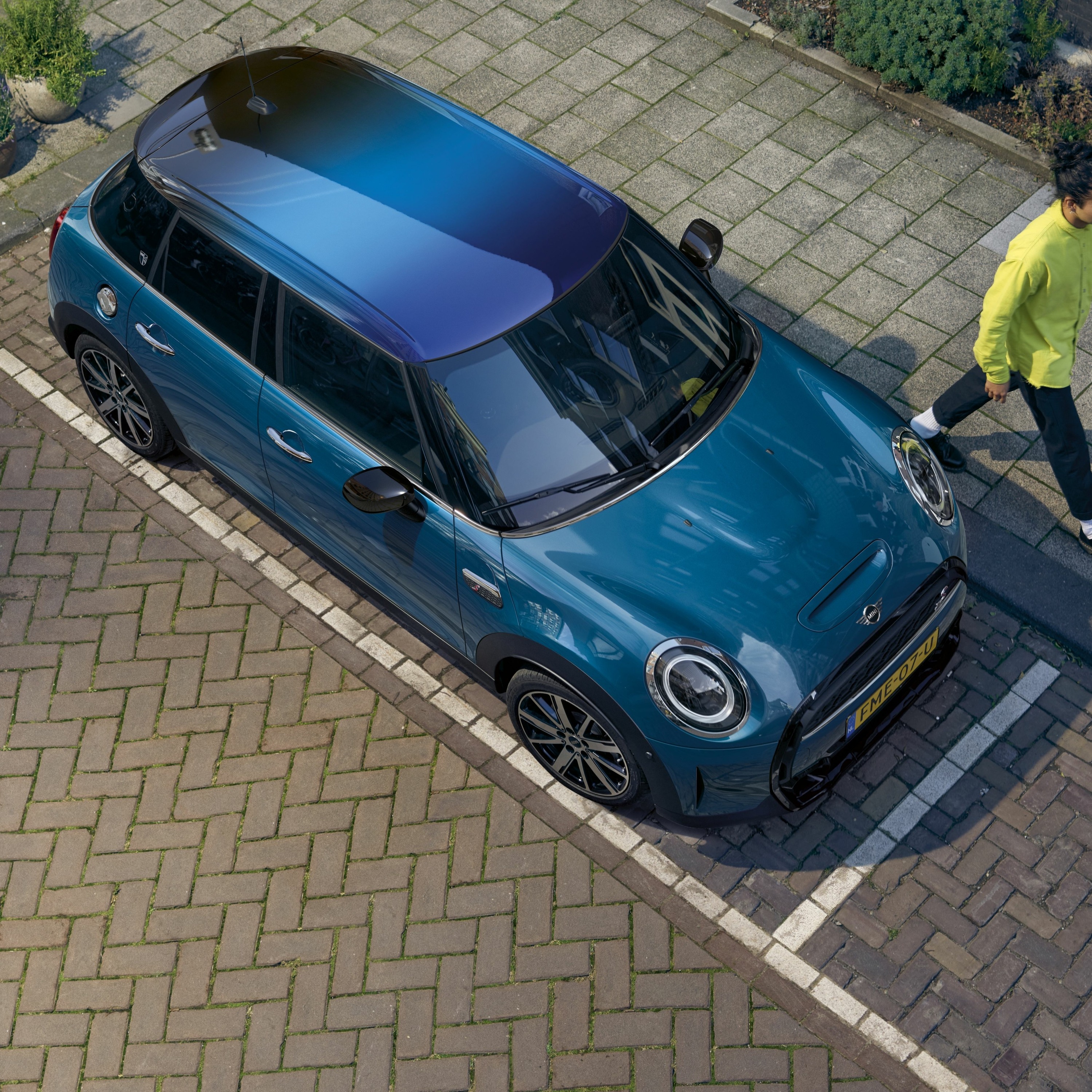 Overdrive: Car Wars; Toyota Land Cruiser 300; Subaru WRX; Hydrogen; Mini’s multi-coloured roofs thumbnail