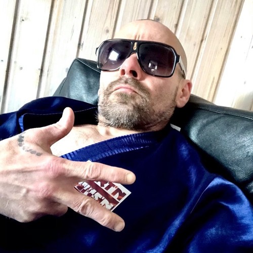 Bademantelgeballer Part III.WAV