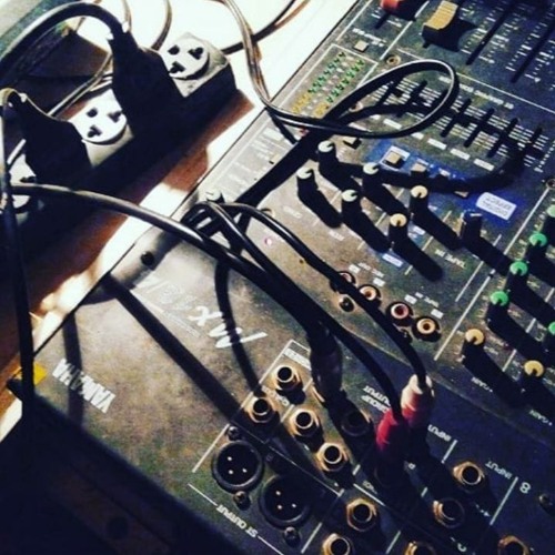 Blasquez & Holocaos Feat. Paulinho Paes – Arpegfreq