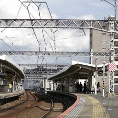 ノリノリで普通を待避させる千住大橋駅