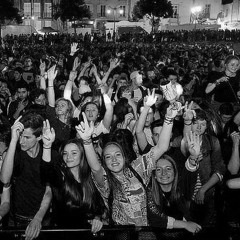 Youn - "Hello" Live @Fete de la musique (06-21-2017) ☻