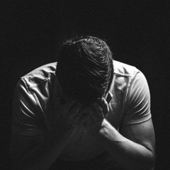 ابكيك بالدمع ليت الدمع يجديني