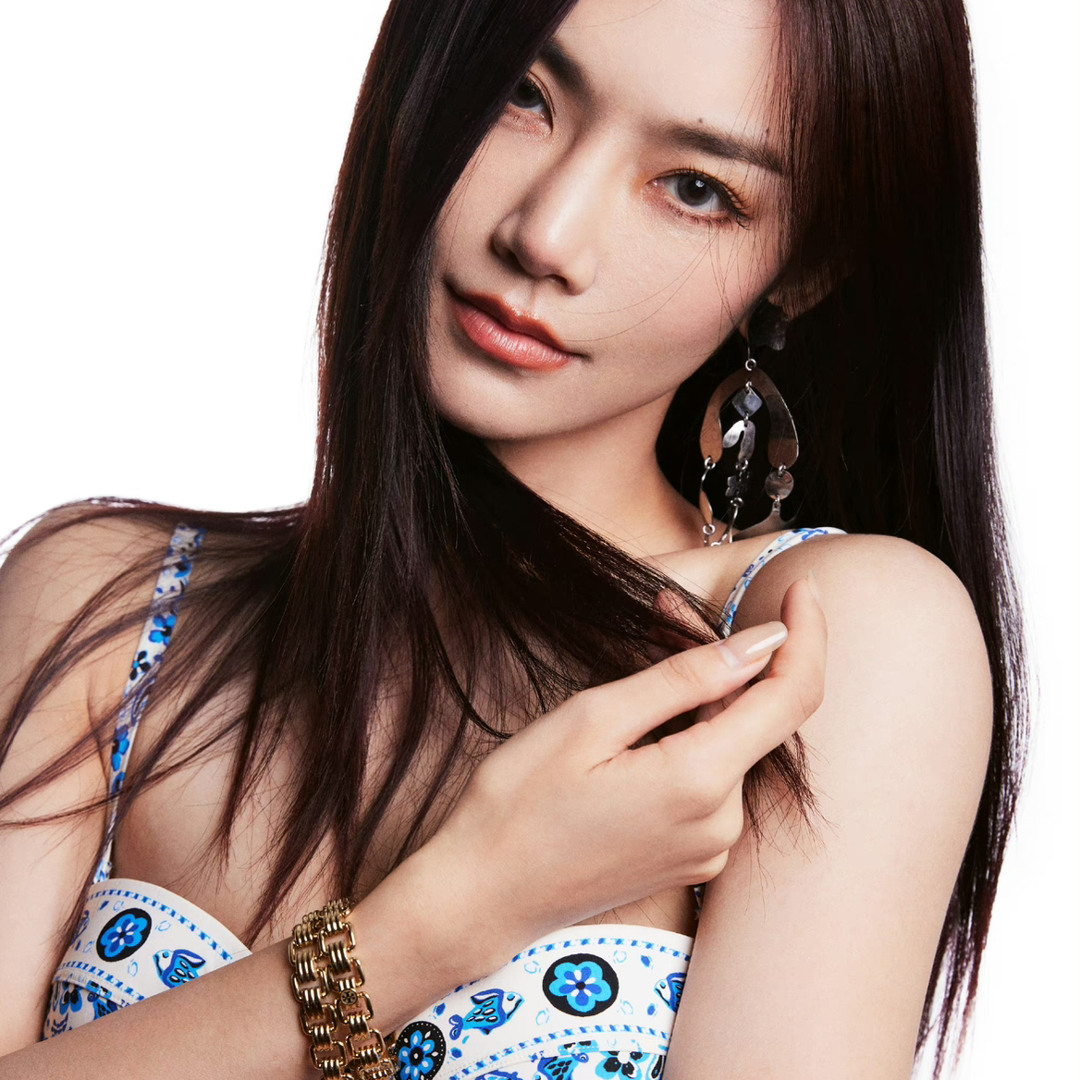 Listen to 曾可妮Zeng Keni ft 阿达娃RUN by mia in 曾可妮