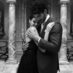 ‏لك وسط قلبي مَمر وشرفه و وردتين .