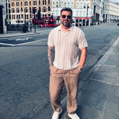 Nickiee - Safe And Sound