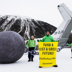 Tax the superrich! – Greenpeace Proteste am World Economic Forum