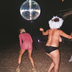 de nos <3 ont a fait des lambeaux, des manteaux en peau de <3, très CHAIR, c beau.