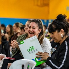 Enrique Rossi - El Gobierno de Río Negro llevó soluciones habitacionales a Cinco Saltos