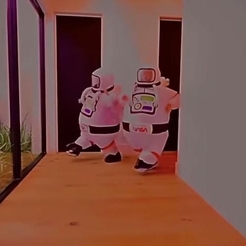 among us in real life but its bass boosted and deep fried (EARRAPE WARNING)