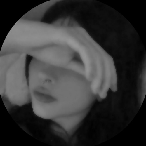 هو سابك و بإيديه🥺.