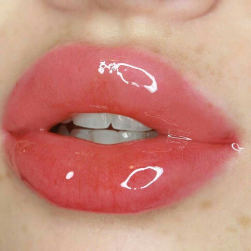 plump lips