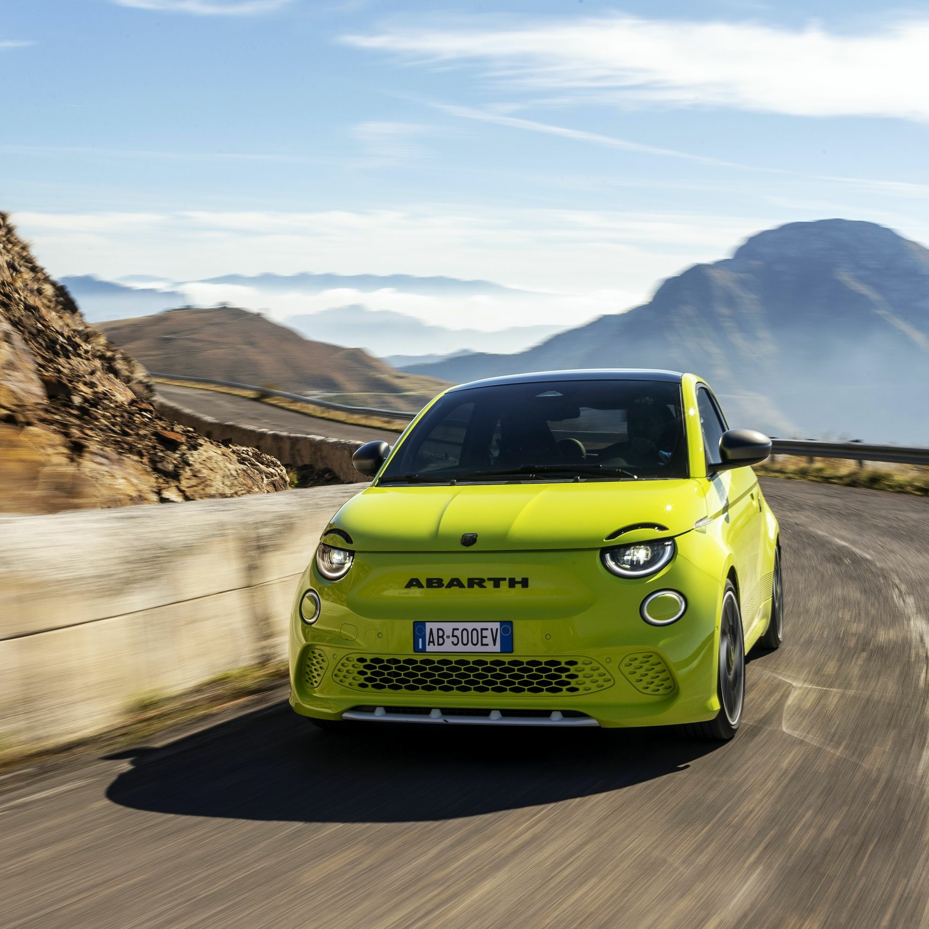 Overdrive: Nissan Executives talk about new models and the future: New Fiat 500 and Hyundai Santa Fe thumbnail