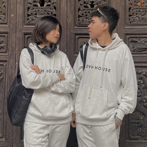ôm em thật chặt, ướt đôi môi mềm (nhưng mà kiểu cute)
