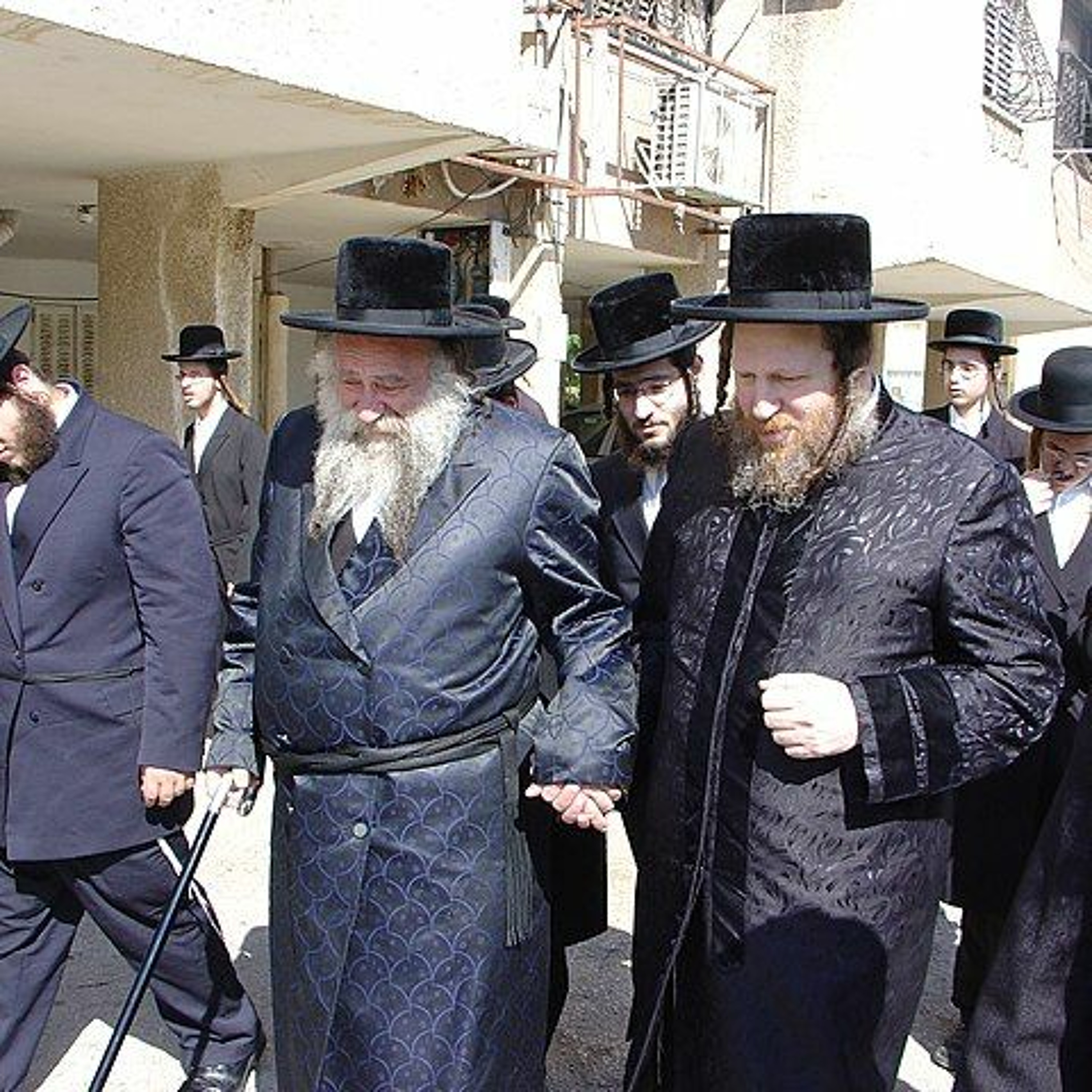 Episode 30: Jewish Identity - Jeans v. Bekishe