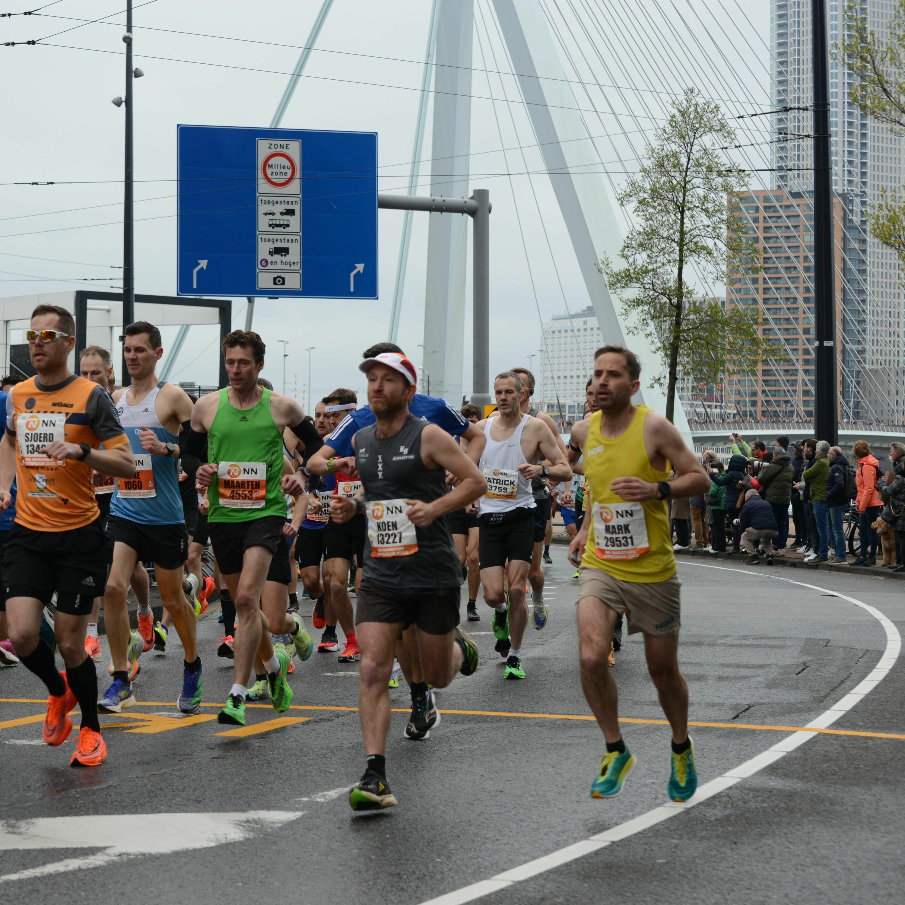Klaas en Koen lopen weg