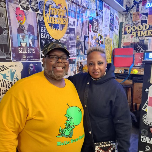 VINYL SPEAKS with Daryll Mellowman and Guest Dj Dreaa on 3-2