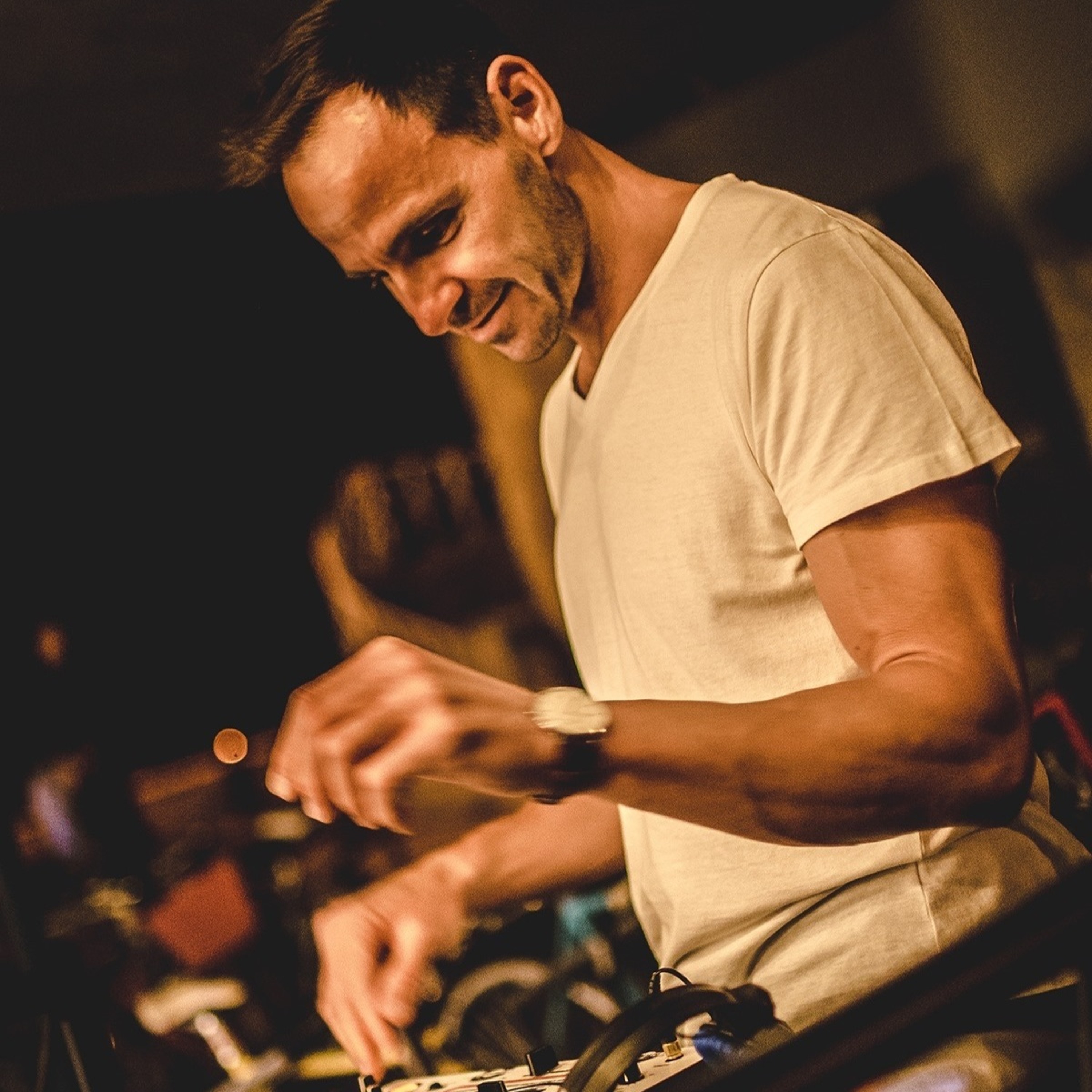 ROBERTO LIVE - WARM UP SET @HUNGI SZEGED 2021.10.15. (Part 1.) episode artwork