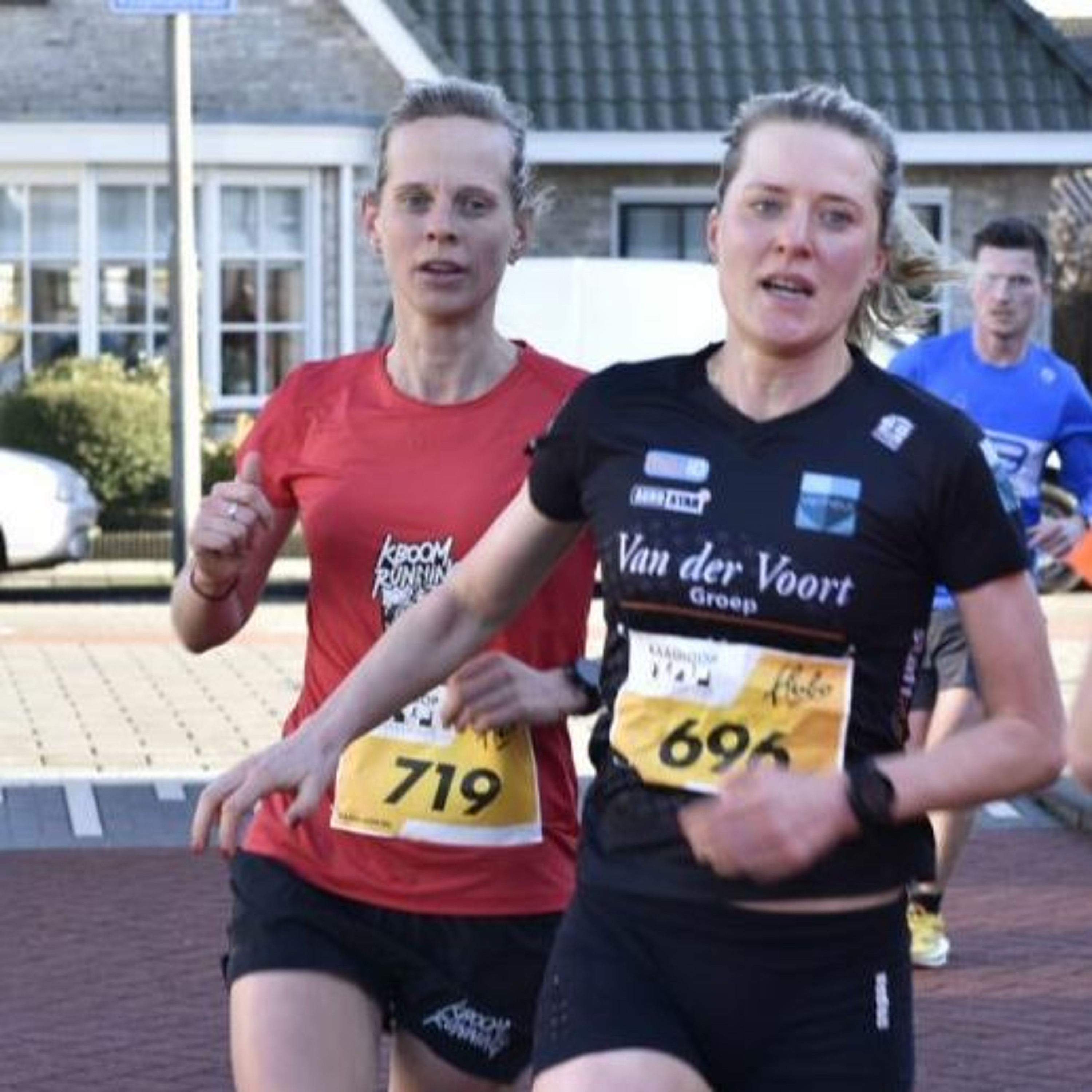 Klaas en Koen lopen weg