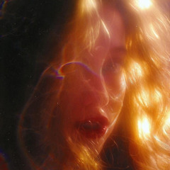 و می پرسد؛ صدایش ناله ای بی نور، کسی اینجاست؟  و می بیند همان شمع و همان نجواست!