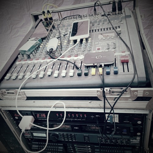 Kể Từ Ngày Đổ Vỡ Anh Vội Xóa Hết Đi Mộng Mơ Remix - Chẳng Thể Cảm Hóa x Mình Là Người Yêu Cũ Remix .