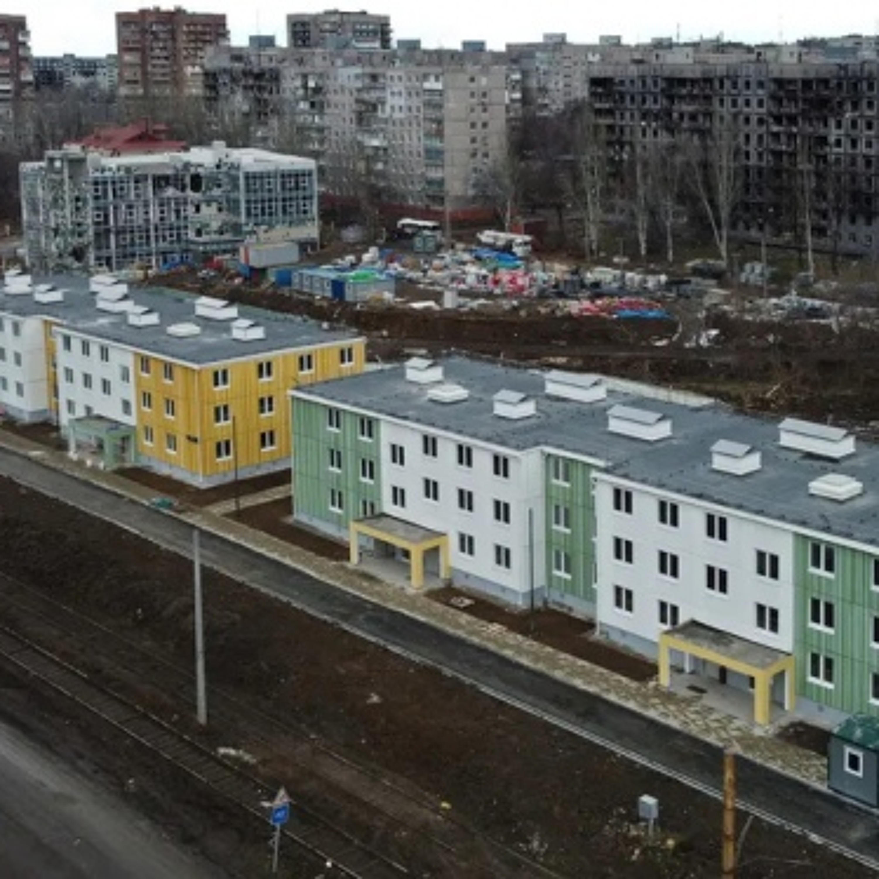 Демонтували 800 будинків, побудували 70: чи відновлюють окупанти Маріуполь episode artwork