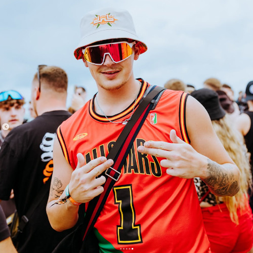 YOUNGZY SUMMER ESSENTIALS 2K25 (EXTENDED MIX)