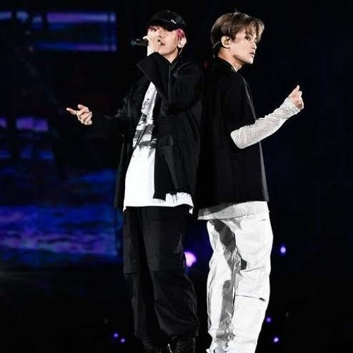 BAEKHYUN-UN VILLAGE (ft MARK) SMTOWN LIVE IN TOKYO 2019 HD.mp3