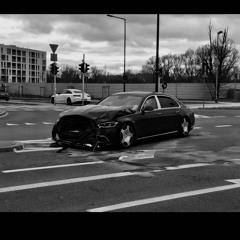 С неба капли бьют по ладоням ( город которого нет )